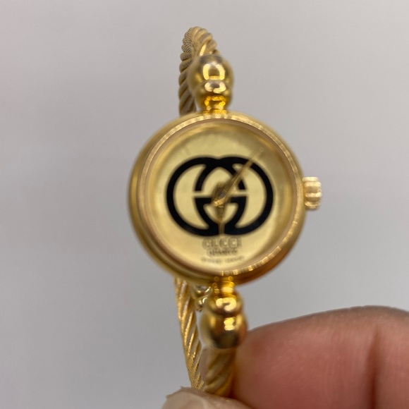 Gucci Bangle Watch 2047L Quartz Watch - Picture 11 of 12